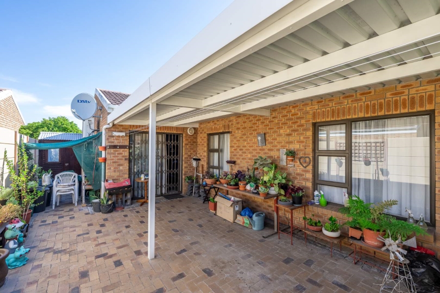 3 Bedroom Property for Sale in De Oude Spruit Western Cape